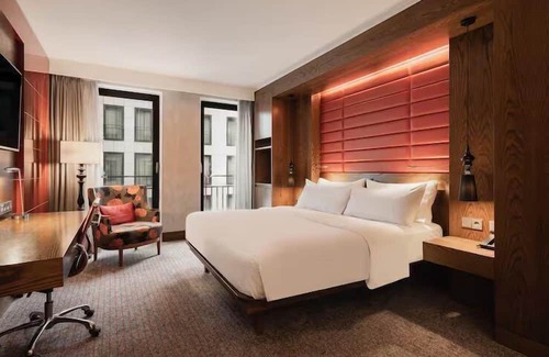 The Hague Center Casa | Business & Leisure Amenities Combined. Complimentary Facilities & Fitness Center