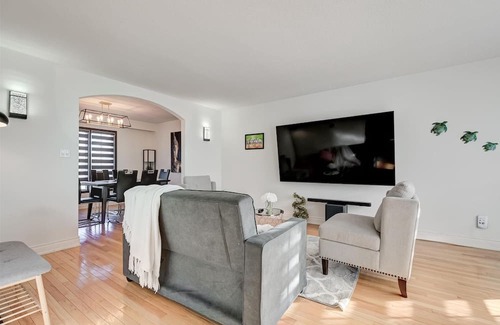Markham Casa | Cozy home in Markham city where you can gather with family and friends.