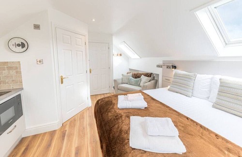 Kendal Apartamento | Romantic and stylish studio apartment with views and free parking