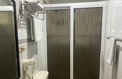 San Pedro Sula Apartamento | 102- Apto 2 Hab, 2 Baños Privado, Estacionamiento, Ubicación Céntrica y Segura