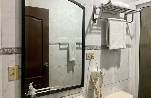 San Pedro Sula Apartamento | 102- Apto 2 Hab, 2 Baños Privado, Estacionamiento, Ubicación Céntrica y Segura