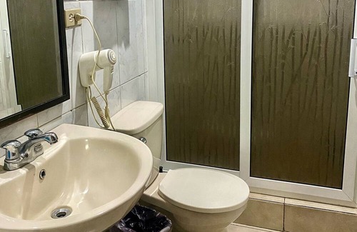San Pedro Sula Apartamento | 102- Apto 2 Hab, 2 Baños Privado, Estacionamiento, Ubicación Céntrica y Segura