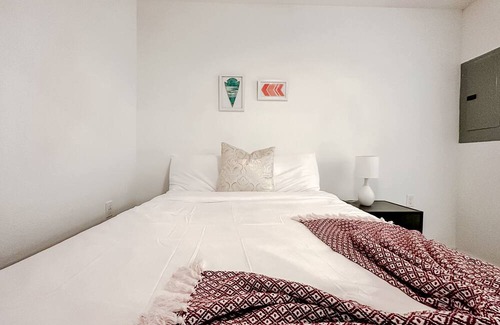 Downtown Springfield Apartamento | Sleepover: Intimate 1BD/1BA Downtown Springfield
