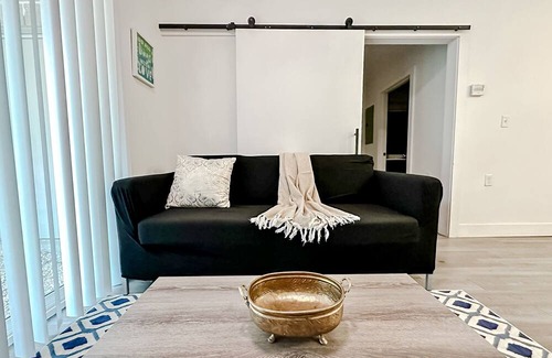 Downtown Springfield Apartamento | Sleepover: Intimate 1BD/1BA Downtown Springfield