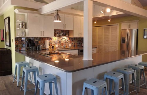 Eden Isle Cabaña | Cozy Lake House on Eden Isle, near Heber Springs, Arkansas