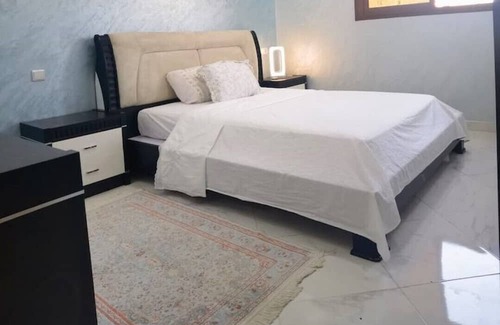 Bni Makada Apartamento | Charming 1Bedroom Apartment with 2 Living Rooms Near Train Station & City Center
