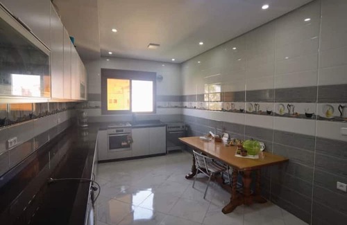 Bni Makada Apartamento | Charming 1Bedroom Apartment with 2 Living Rooms Near Train Station & City Center