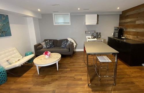 Lakeview Casa | Private Mississauga South Basement Apartment with Bedroom & Den