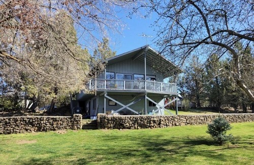 Bend Casa | Bend beauty on 2 private acres. Just minutes from parks and downtown.