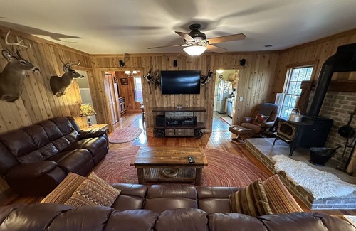 Lake City Casa | Perfect Eclipse Getaway - Beautiful Cottage Home, 10-minute walk to the lake!