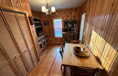 Lake City Casa | Perfect Eclipse Getaway - Beautiful Cottage Home, 10-minute walk to the lake!