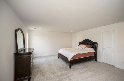 Fredericksburg Casa | Country Farm House on 5 Acres w/ Lake Views: Peace- Off the Beaten Path