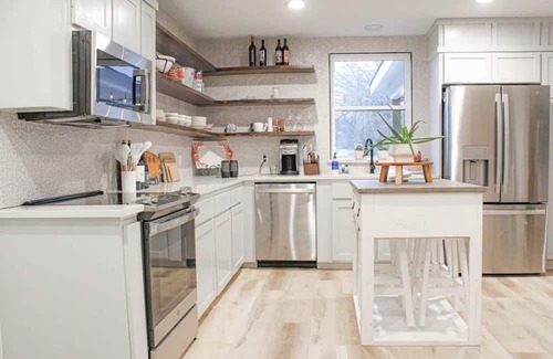 Saint Jo Casa | Let Go in Saint Jo! A modern barn house