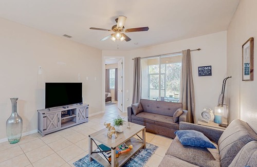 Haines City Casa | Townhouse near the lake with outdoor pool, hot tub, patio, streaming, W/D, & AC