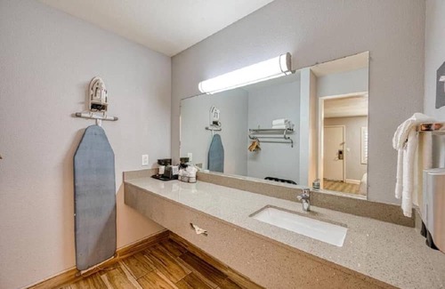 San Luis Obispo Casa | Non-Smoking 2 Queen Beds