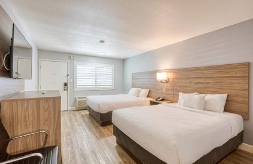 San Luis Obispo Casa | Non-Smoking 2 Queen Beds
