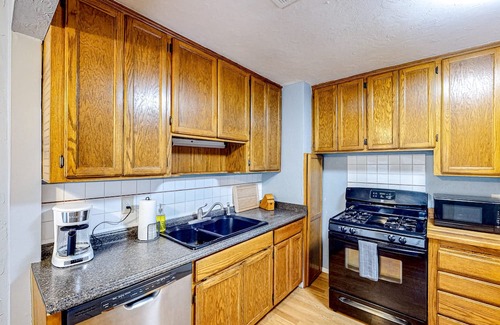 Midwest City Casa | Dog-friendly home bordered by a park with open layout, W/D, internet, & AC