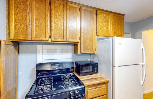 Midwest City Casa | Dog-friendly home bordered by a park with open layout, W/D, internet, & AC