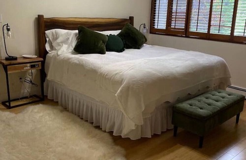 Weston Casa | Elegant, clean, spacious, king bed, fast internet