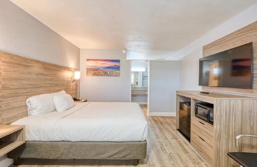 San Luis Obispo Casa | Non-Smoking 1 Queen Bed