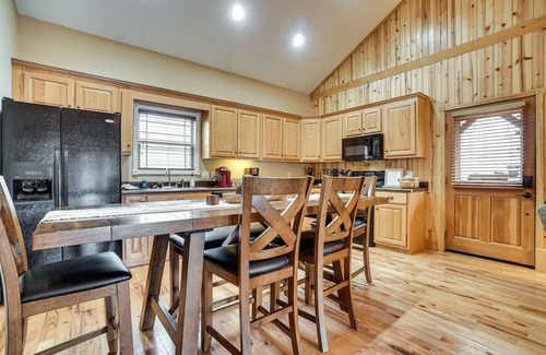 Hiawassee Cabina | Hidden Hiawassee Retreat w/ Hot Tub & Game Room!