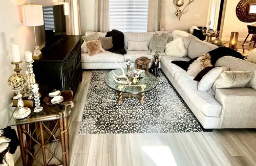 Wellborn Casa | College Station Midtown Cat House ~ 4 Bedroom