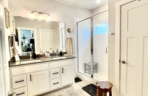 Wellborn Casa | College Station Midtown Cat House ~ 4 Bedroom