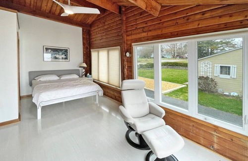 Lusby Cabina | Private beach!! Horizon views of the Chesapeake Bay!! Quaint updated log cabin!!