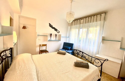 Marina di Castagneto Carducci Casa | Holiday Home 'Appartamento 1 - Villa Lidia' with Private Pool, Wi-Fi and Air Conditioning