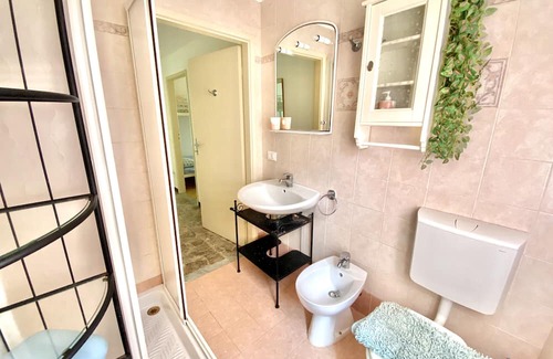 Marina di Castagneto Carducci Casa | Holiday Home 'Appartamento 1 - Villa Lidia' with Private Pool, Wi-Fi and Air Conditioning