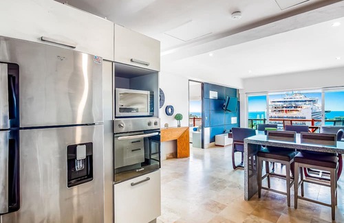 Palmar de Aramara Condominio | 8th-floor ocean-view condo with balcony, outdoor pool, gym, washer/dryer, & AC