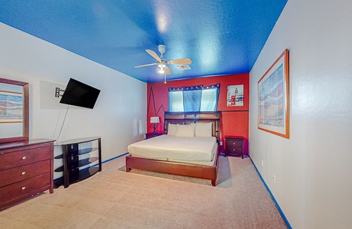 Rogers Ranch Casa | Comfortable home with enclosed yard, furnished patio, & washer/dryer