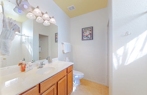 Rogers Ranch Casa | Comfortable home with enclosed yard, furnished patio, & washer/dryer
