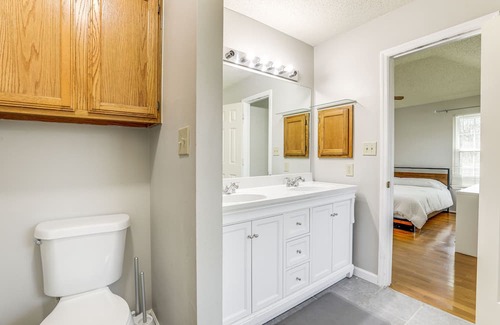Alpharetta Casa | Minimalist Alpharetta Home w/ Balcony Near Atlanta