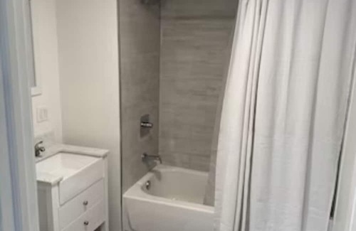 Fairview Park Apartamento | Charming new 2-bedroom apartment with AC and WiFi in lovely Fairview Park