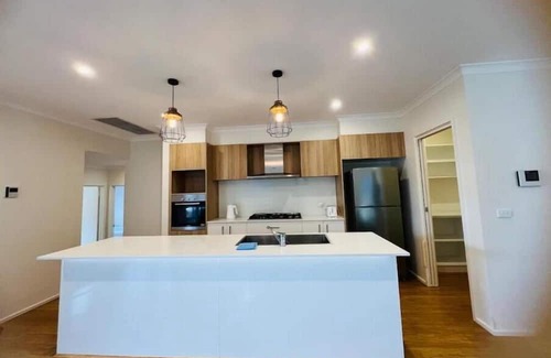 Moncrieff Casa | Entire 4 BR House In Moncrieff Close To Playground
