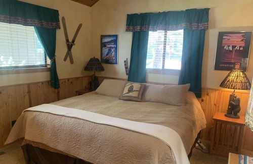 Tahoe City Complejo | Panoramic Views, Pier, Bouy and Wonderful Location on the Westshore!