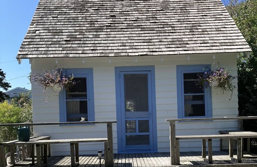 Fair Harbor Cabaña | Original 2-bedroom cottage in lovely Fair Harbor with WiFi