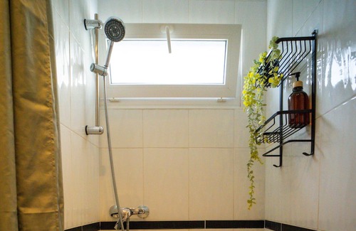 Chateauroux Casa | Functional townhouse parking terrace and Emma Queen bed close to trains + centre