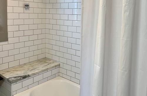 New Albany Casa | Cozy Home Near Bourbon Trail, Airport & NuLu-Pet Friendly Backyard.