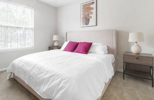 Johns Island Apartamento | Landing at Crowne at Live Oak Square - 2 Bedrooms in Charleston