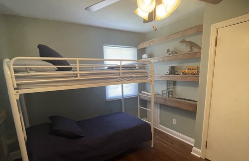 Huntington Casa | ~Cozy 3-Bedroom Bungalow~Near Ritter Park, Downtown, and Marshall University