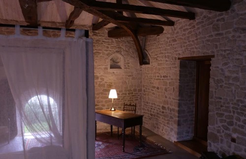 Yves Casa | 18th century post office transformed into a charming house