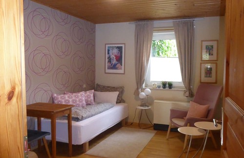 Rothhelmshausen Casa | Holiday Home "Ferienhaus 1" with Private Terrace & Wi-Fi