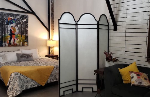 Western Division Apartamento | Spacious Loft King-Bed & Sofa centrally-located #1