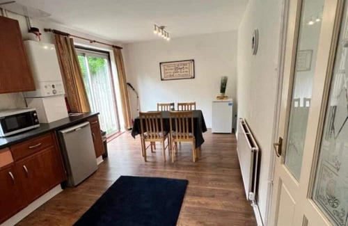 Northampton Casa | Impeccable 3 bed House in Northampton-perfect for families, contractors