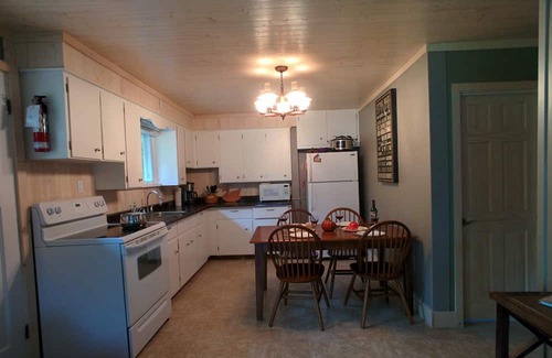 Port Albert Cabaña | Goderich area three bedroom cottage in Port Albert