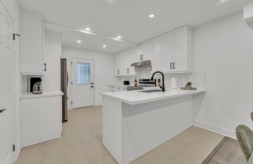 Hamilton Casa | Cozy 6BR Home -TiCats/Hospitals/Beach/FirstOntario