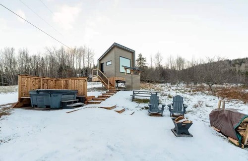 Waterford Cabina | STOKE Pod tiny cabin with epic view next to Poley Mountain
