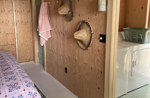 South Bruce Peninsula Cabina | Cozy 3-bedroom Nostalgic Waterfront Cabin on Lake Huron